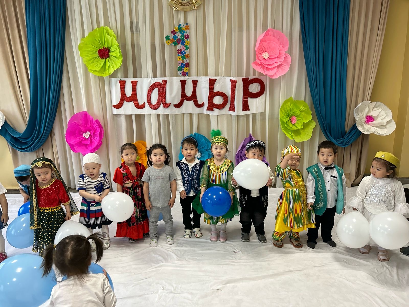 кіші "Ботақан" тобы. 1 мамыр - Қазақстан Халықтарының Бірлігі күні